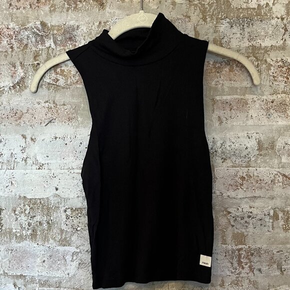 Vuori | Cove Funnel Neck Tank | Black | Size S - Picture 2 of 6
